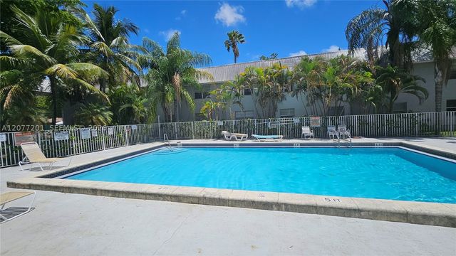 17255 SW 95th Ave 211, Palmetto Bay, FL 33157