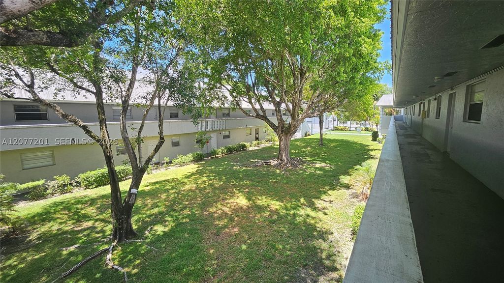 17255 SW 95th Ave 211, Palmetto Bay, FL 33157