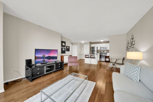 545 N Dearborn Street 2202, Chicago, IL 60654