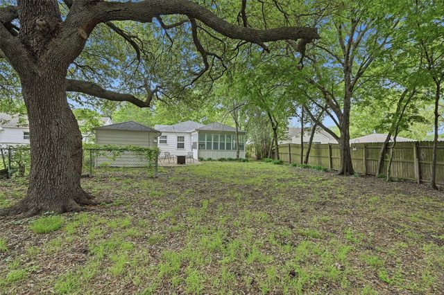 1032 N Lockhart Street, Sherman, TX 75092