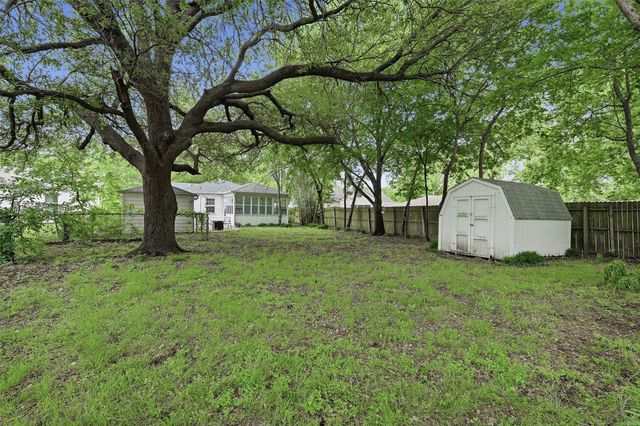 1032 N Lockhart Street, Sherman, TX 75092