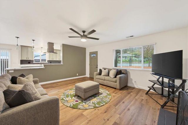 515 W Dunne Avenue, Morgan Hill, CA 95037