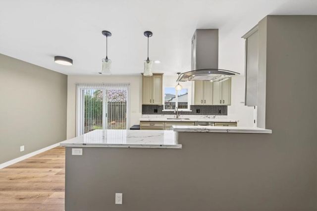 515 W Dunne Avenue, Morgan Hill, CA 95037