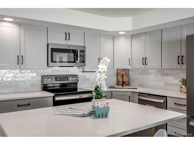 6761 Harlan St, Arvada, CO 80003