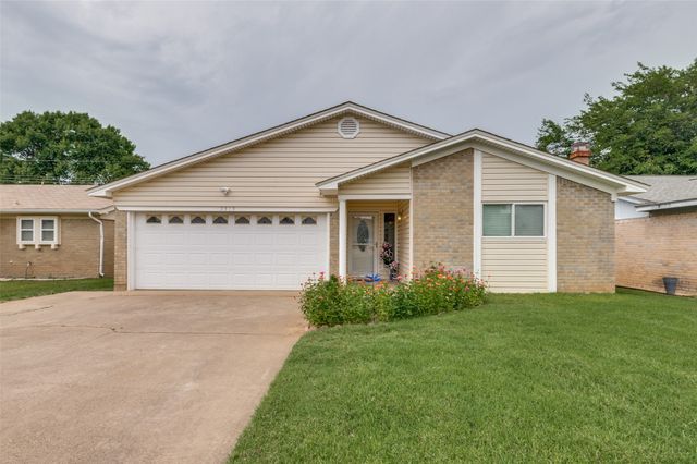 2313 Chandelle Drive, Irving, TX 75060
