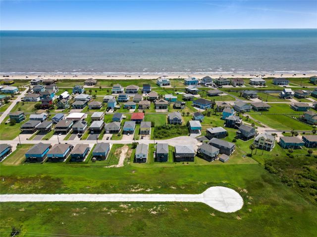 3265 Pirates Cove, Crystal Beach, TX 77650