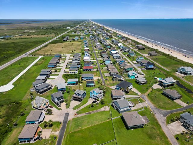 3265 Pirates Cove, Crystal Beach, TX 77650