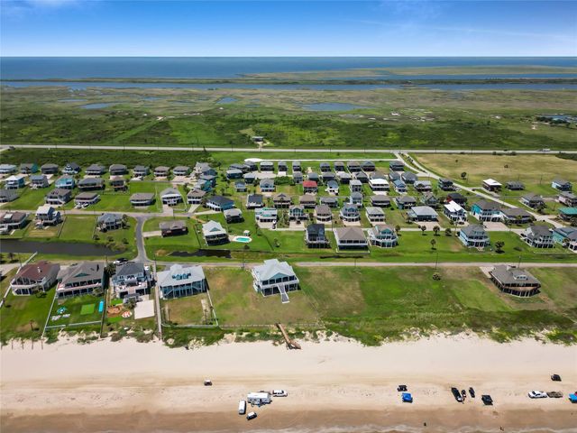 3265 Pirates Cove, Crystal Beach, TX 77650
