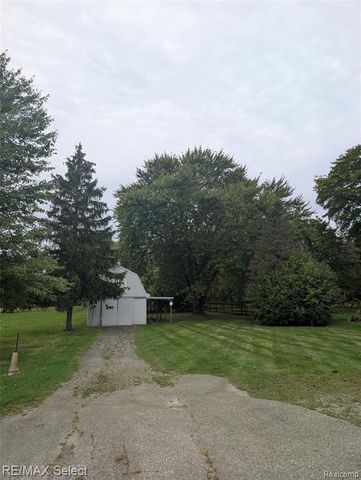 1056 Adams Road, Burton, MI 48509
