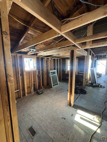 414 NE Grattan ST, Topeka, KS 66616