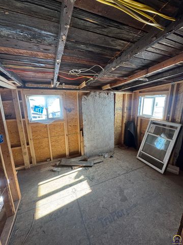 414 NE Grattan ST, Topeka, KS 66616