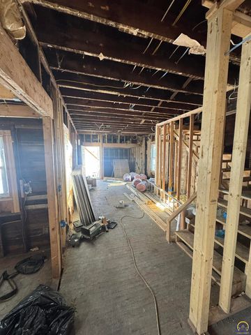 414 NE Grattan ST, Topeka, KS 66616