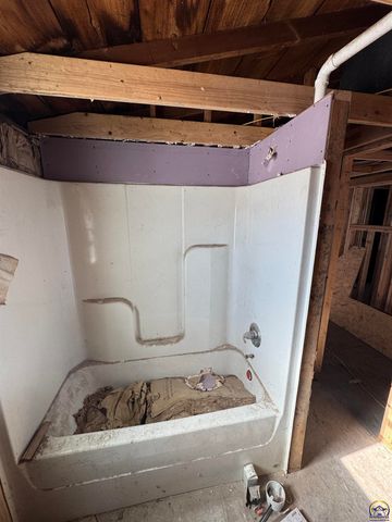 414 NE Grattan ST, Topeka, KS 66616