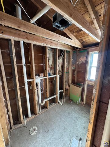 414 NE Grattan ST, Topeka, KS 66616