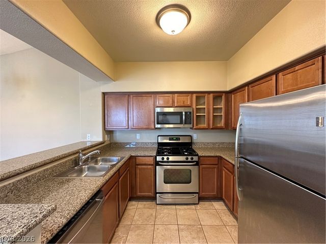 1621 Queen Victoria Street 201, Las Vegas, NV 89144