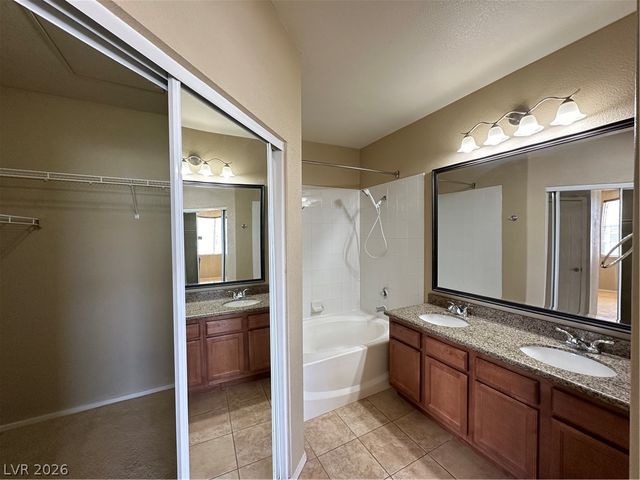 1621 Queen Victoria Street 201, Las Vegas, NV 89144