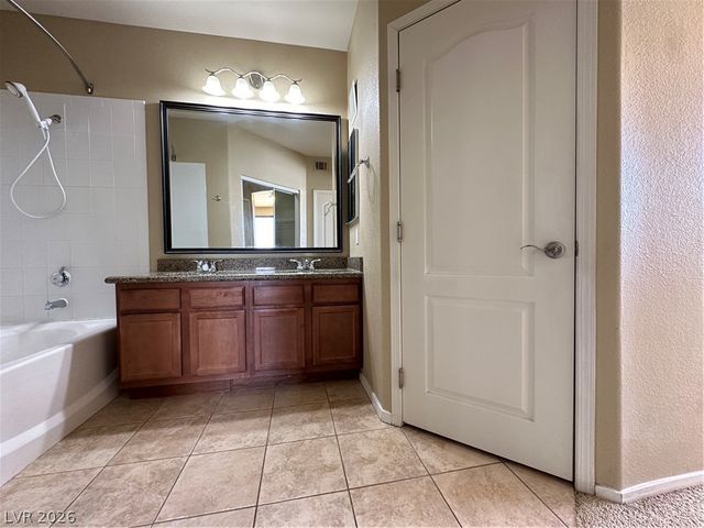 1621 Queen Victoria Street 201, Las Vegas, NV 89144
