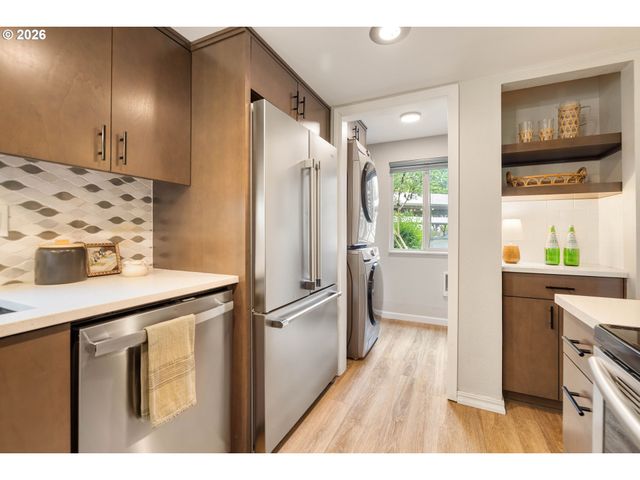 10303 Sw TRAPPER Ter, Beaverton, OR 97008