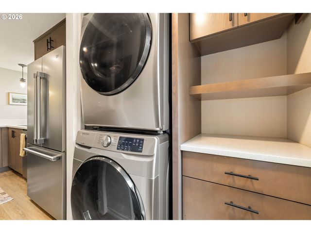10303 Sw TRAPPER Ter, Beaverton, OR 97008