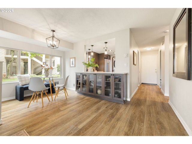 10303 Sw TRAPPER Ter, Beaverton, OR 97008