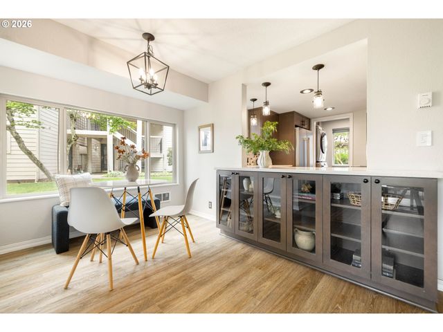 10303 Sw TRAPPER Ter, Beaverton, OR 97008