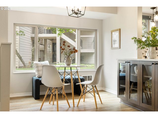 10303 Sw TRAPPER Ter, Beaverton, OR 97008