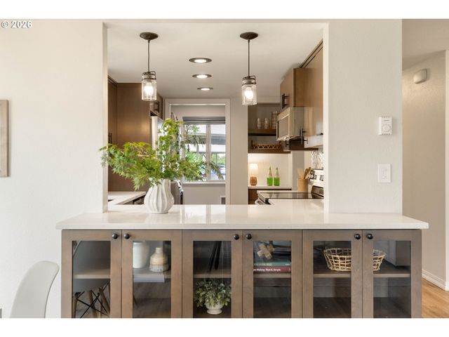 10303 Sw TRAPPER Ter, Beaverton, OR 97008