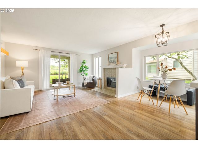 10303 Sw TRAPPER Ter, Beaverton, OR 97008