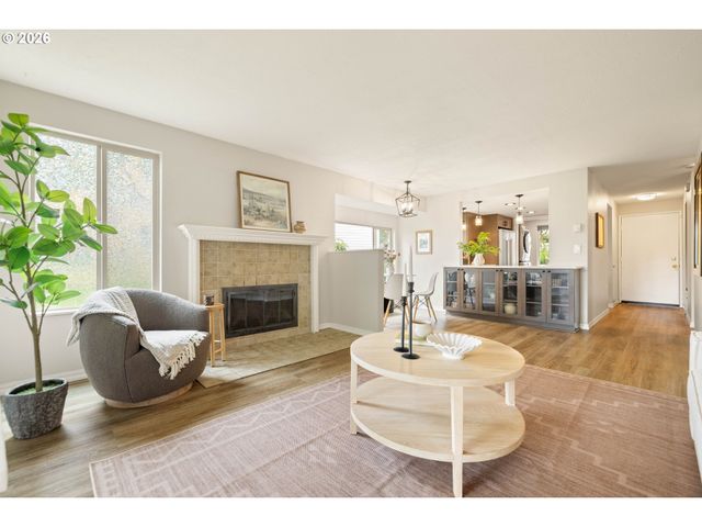 10303 Sw TRAPPER Ter, Beaverton, OR 97008