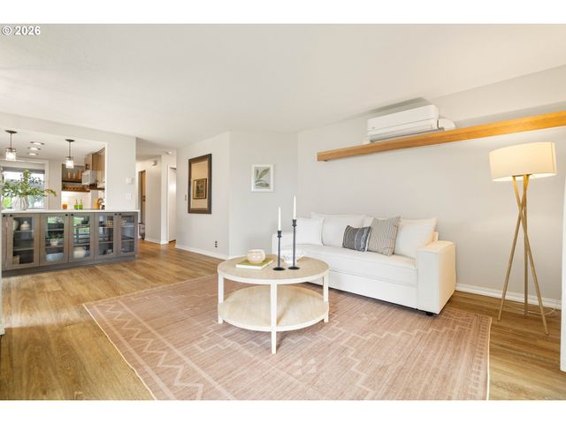 10303 Sw TRAPPER Ter, Beaverton, OR 97008