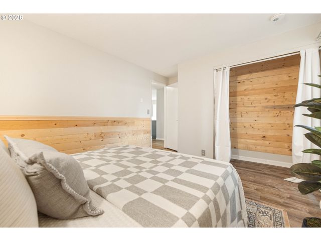 10303 Sw TRAPPER Ter, Beaverton, OR 97008