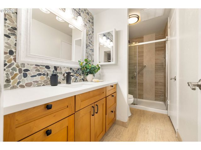 10303 Sw TRAPPER Ter, Beaverton, OR 97008