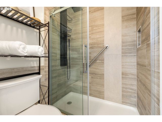 10303 Sw TRAPPER Ter, Beaverton, OR 97008