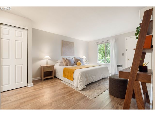 10303 Sw TRAPPER Ter, Beaverton, OR 97008