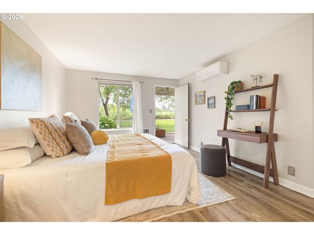 10303 Sw TRAPPER Ter, Beaverton, OR 97008