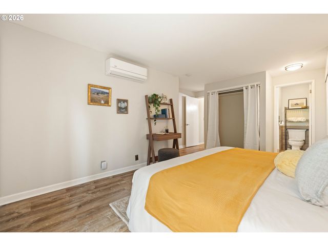 10303 Sw TRAPPER Ter, Beaverton, OR 97008