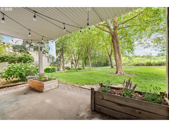 10303 Sw TRAPPER Ter, Beaverton, OR 97008