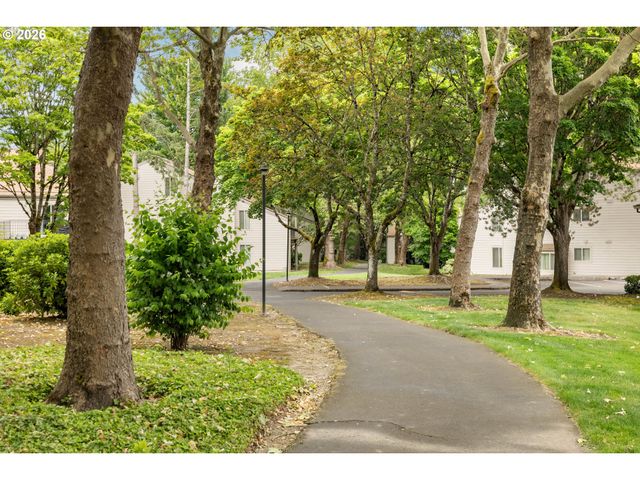 10303 Sw TRAPPER Ter, Beaverton, OR 97008