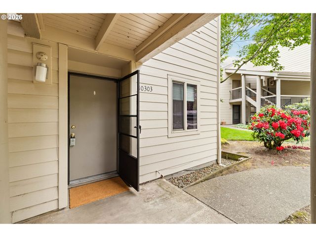 10303 Sw TRAPPER Ter, Beaverton, OR 97008