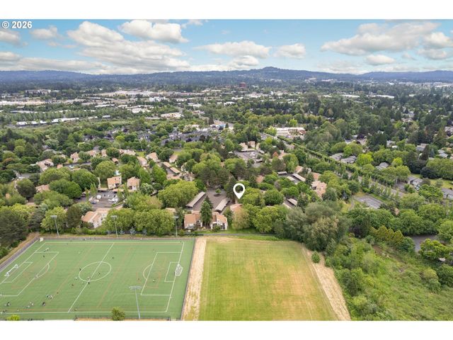 10303 Sw TRAPPER Ter, Beaverton, OR 97008