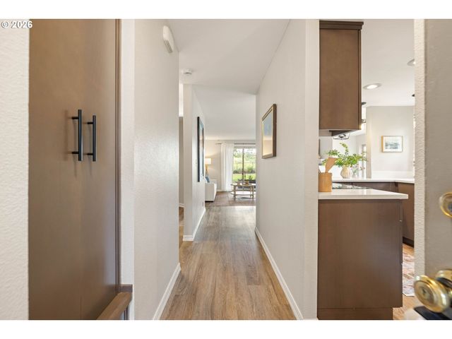 10303 Sw TRAPPER Ter, Beaverton, OR 97008