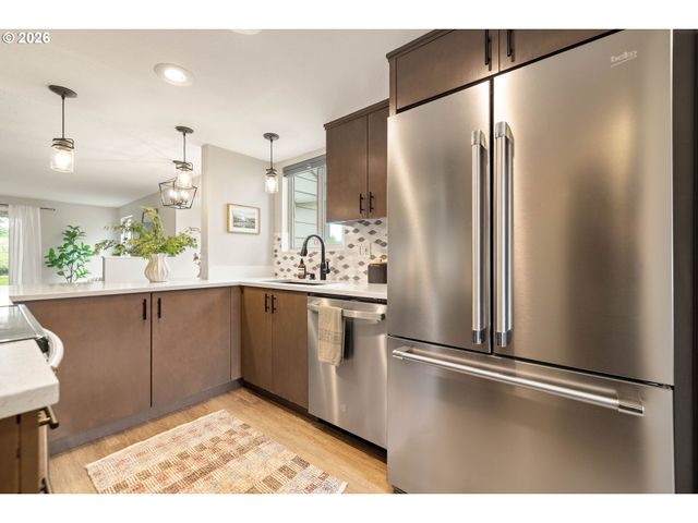 10303 Sw TRAPPER Ter, Beaverton, OR 97008