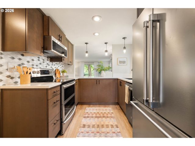 10303 Sw TRAPPER Ter, Beaverton, OR 97008