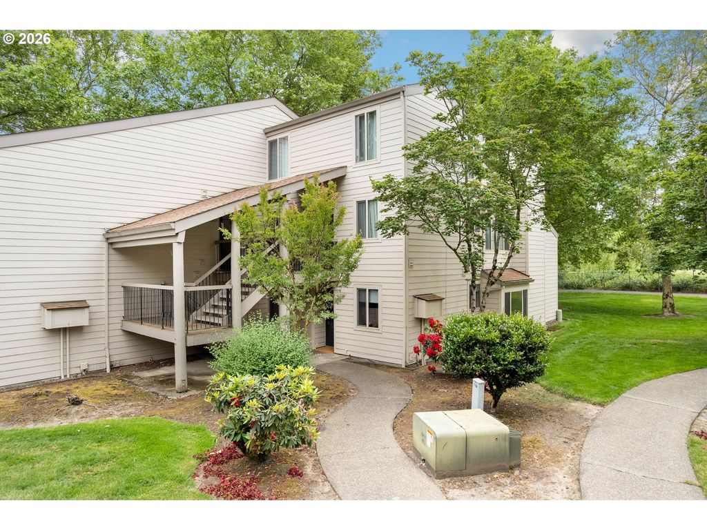 10303 Sw TRAPPER Ter, Beaverton, OR 97008