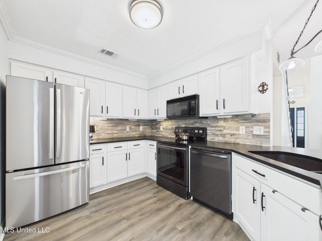 9605 Oakcrest Lane, Ocean Springs, MS 39564