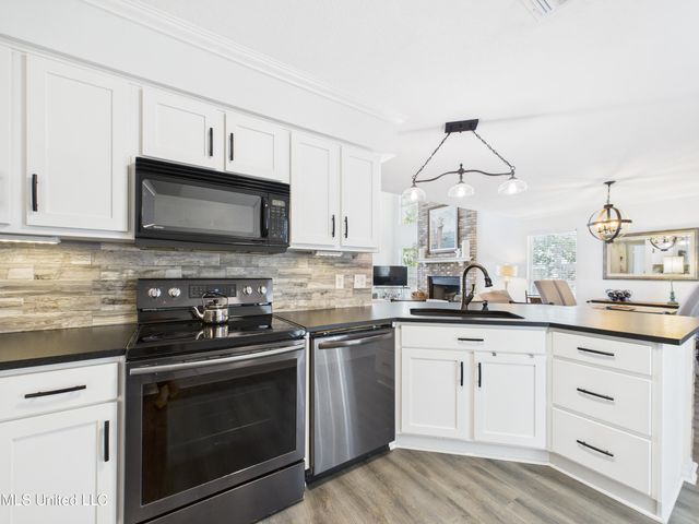 9605 Oakcrest Lane, Ocean Springs, MS 39564