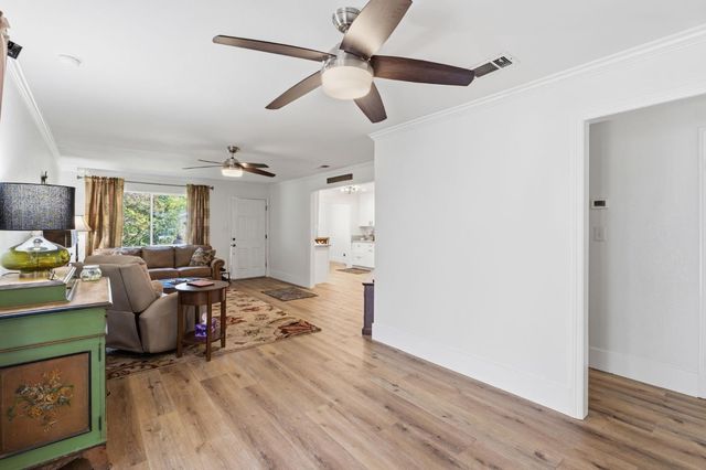 2438 E Santa Ana Avenue, Fresno, CA 93726