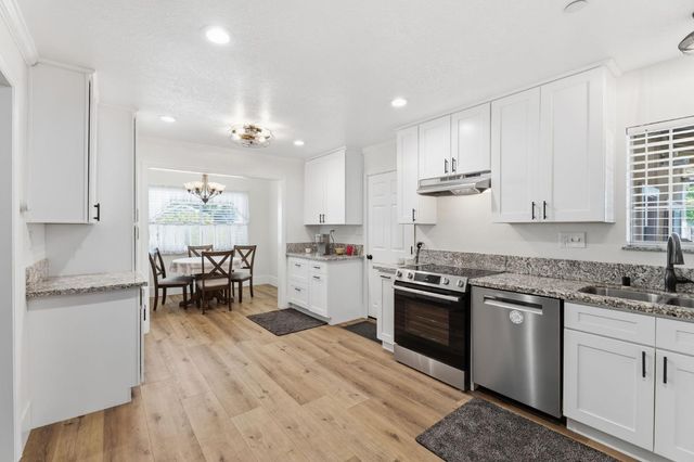 2438 E Santa Ana Avenue, Fresno, CA 93726
