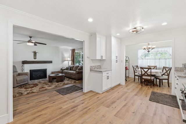 2438 E Santa Ana Avenue, Fresno, CA 93726