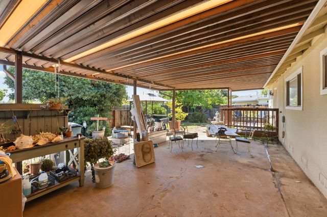 2438 E Santa Ana Avenue, Fresno, CA 93726